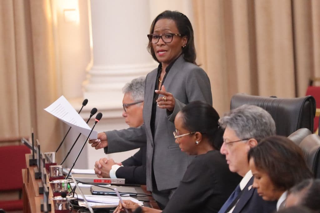 Independent Senators warn of rising fiscal pressures