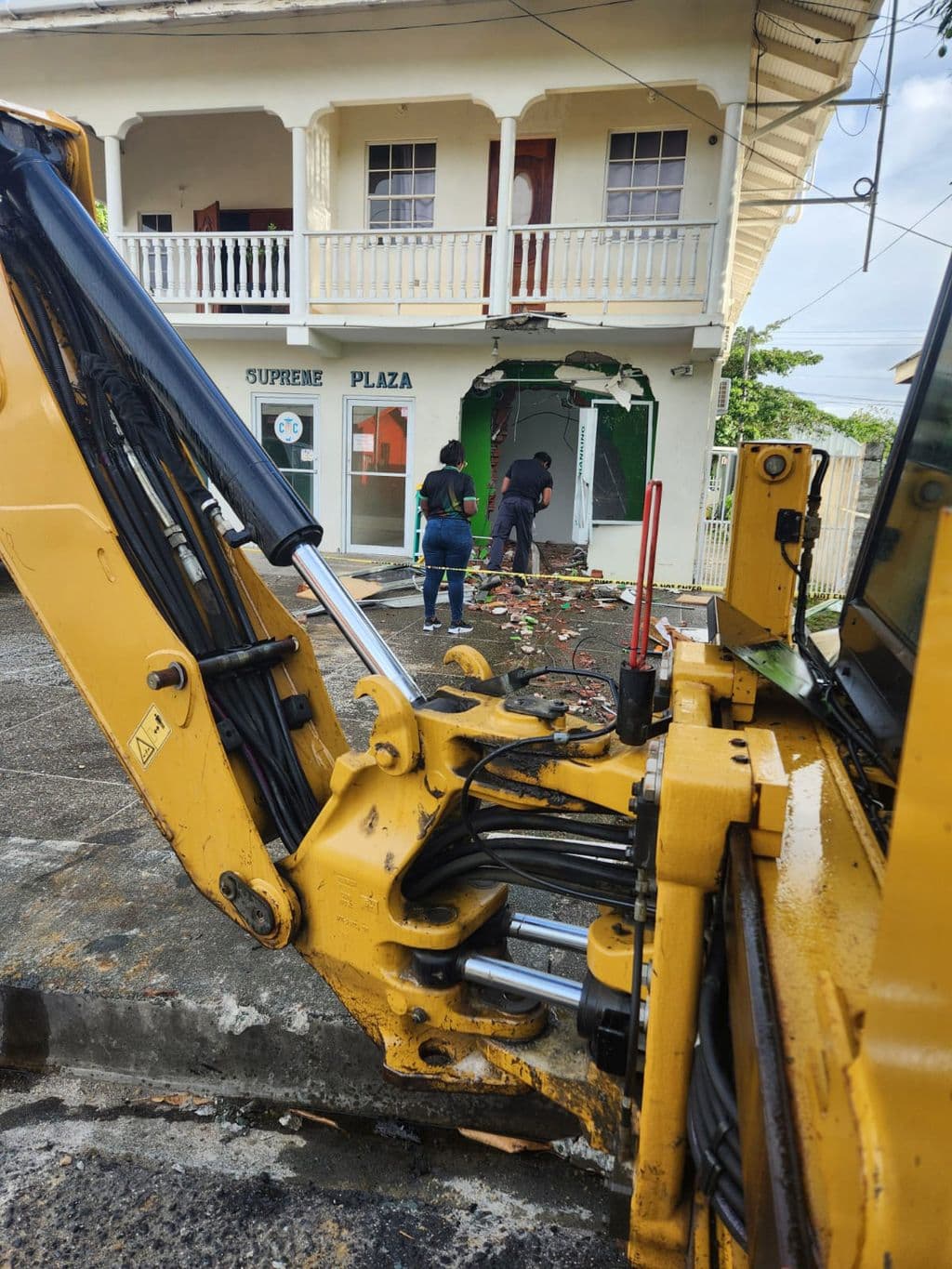 Bandits’ failed ATM heist with backhoe leaves residents shaken