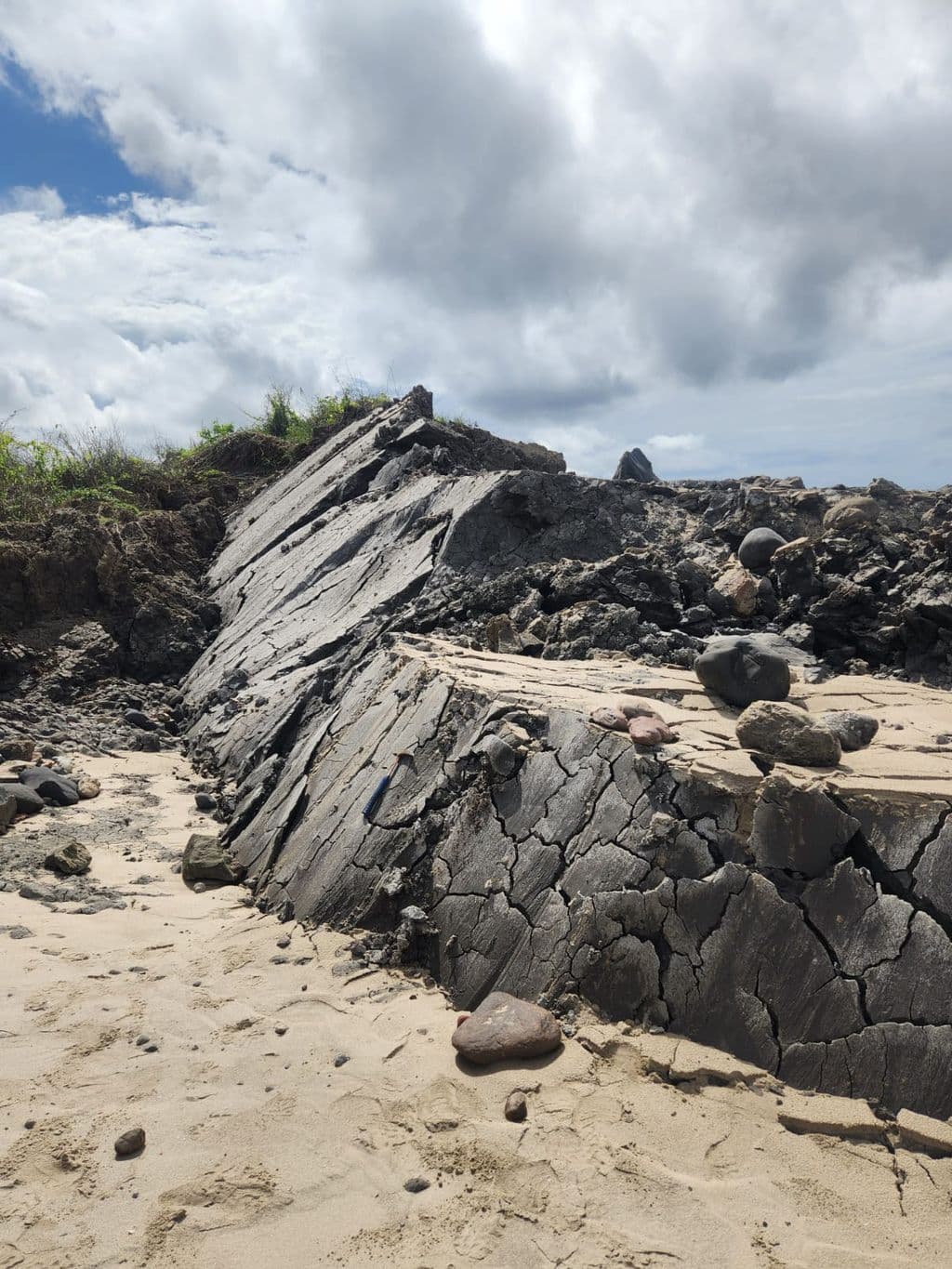 Geologist: Venezuela quakes aftershocks caused Galfa uplift impact