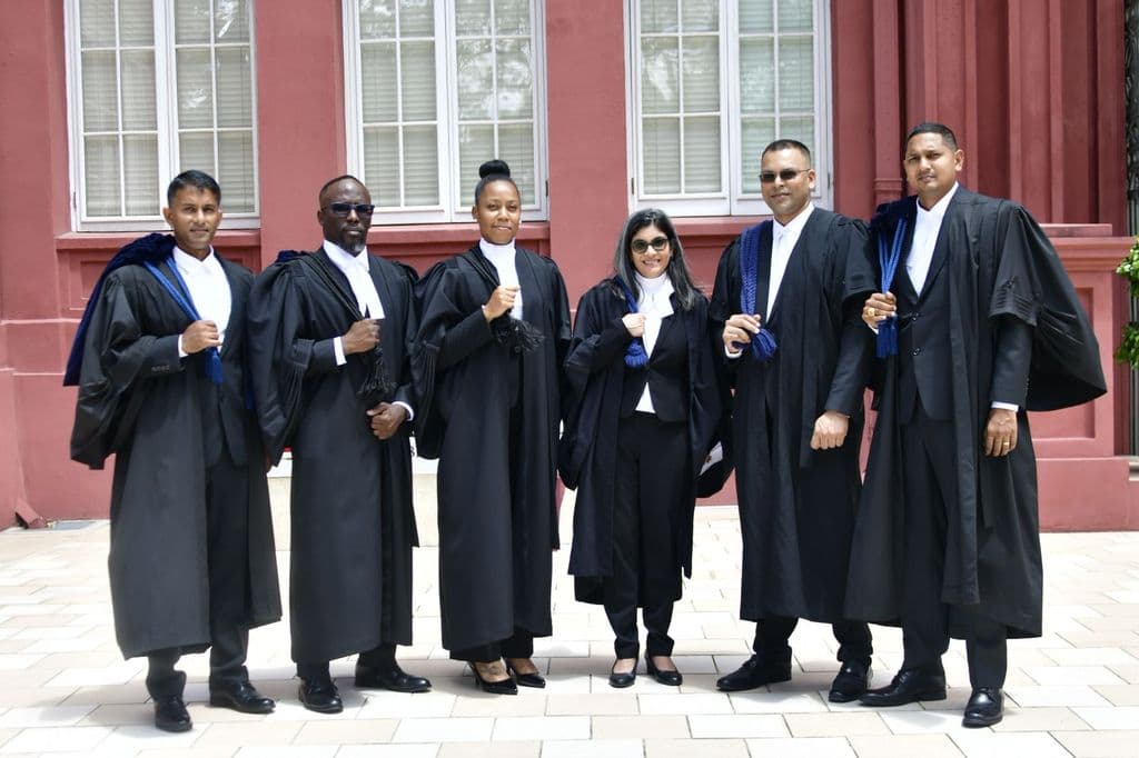 Four serving soldiers admitted to the Bar