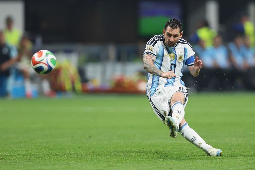 Lionel Messi leads Argentina to 3-2 comeback victory over Egypt and spot in World Cup quarterfinals