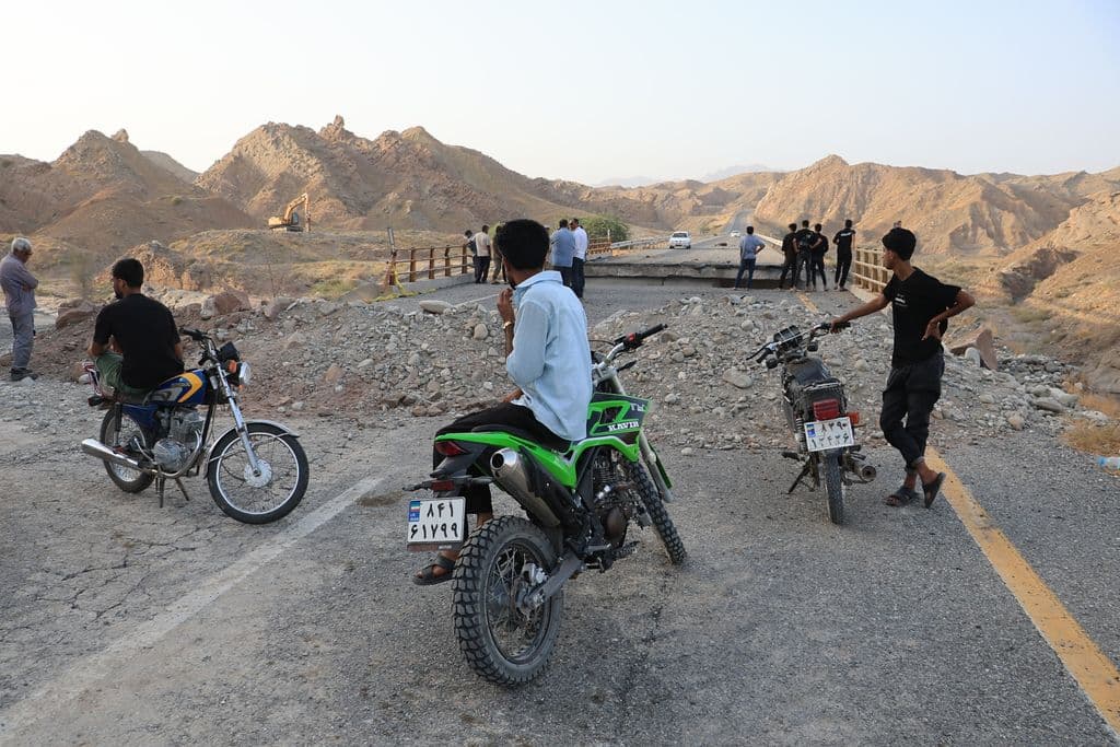 Iran and US persist in their attacks, as Pakistan tries to keep diplomacy alive