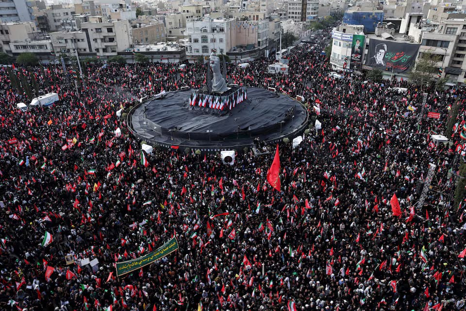 Iranian mourners call for vengeance on Trump during Khamenei funeral procession