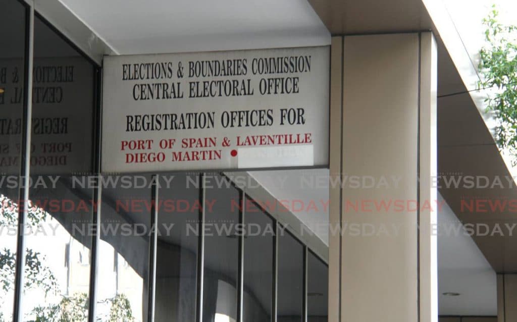 Election bell brings citizens to renew identification cards