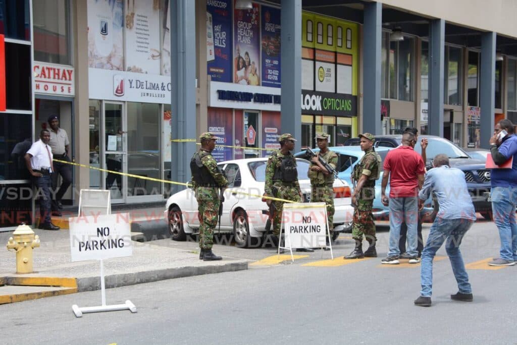 Cops, soldiers lock down Carlton Centre during manhunt