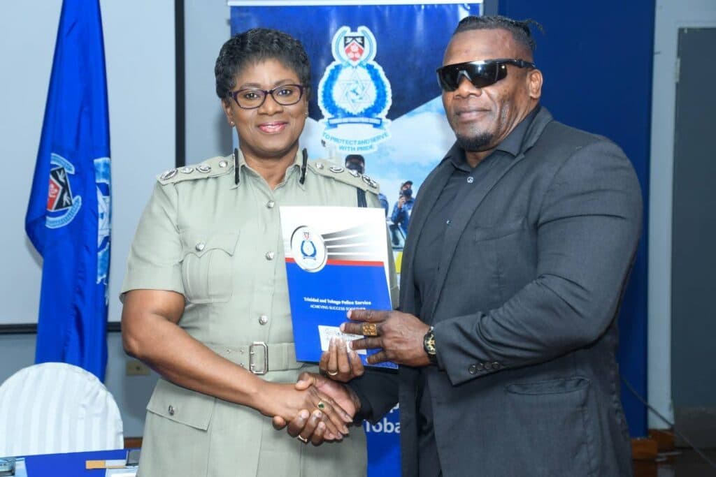 Top cop’s term ends but government sends Erla on leave
