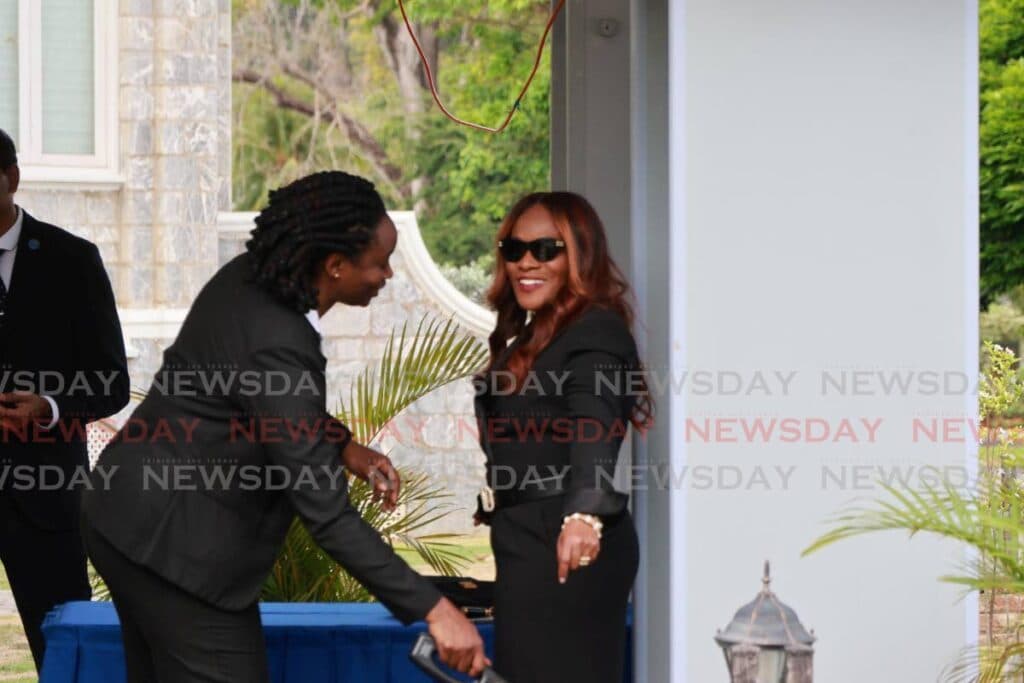 Guests arrive for swearing in of new cabinet