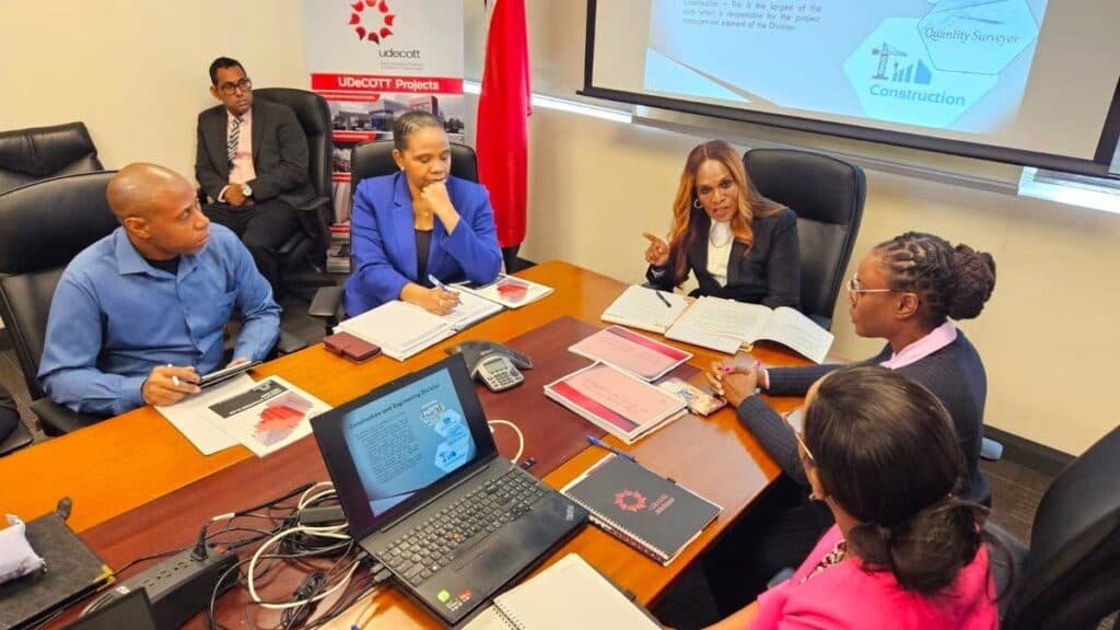 Works Minister meets with Udecott