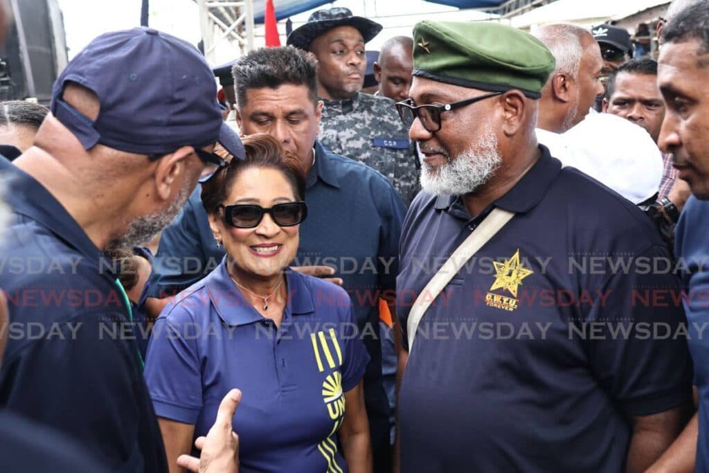 PM promises committee to plan refinery re-opening at Labour Day rally