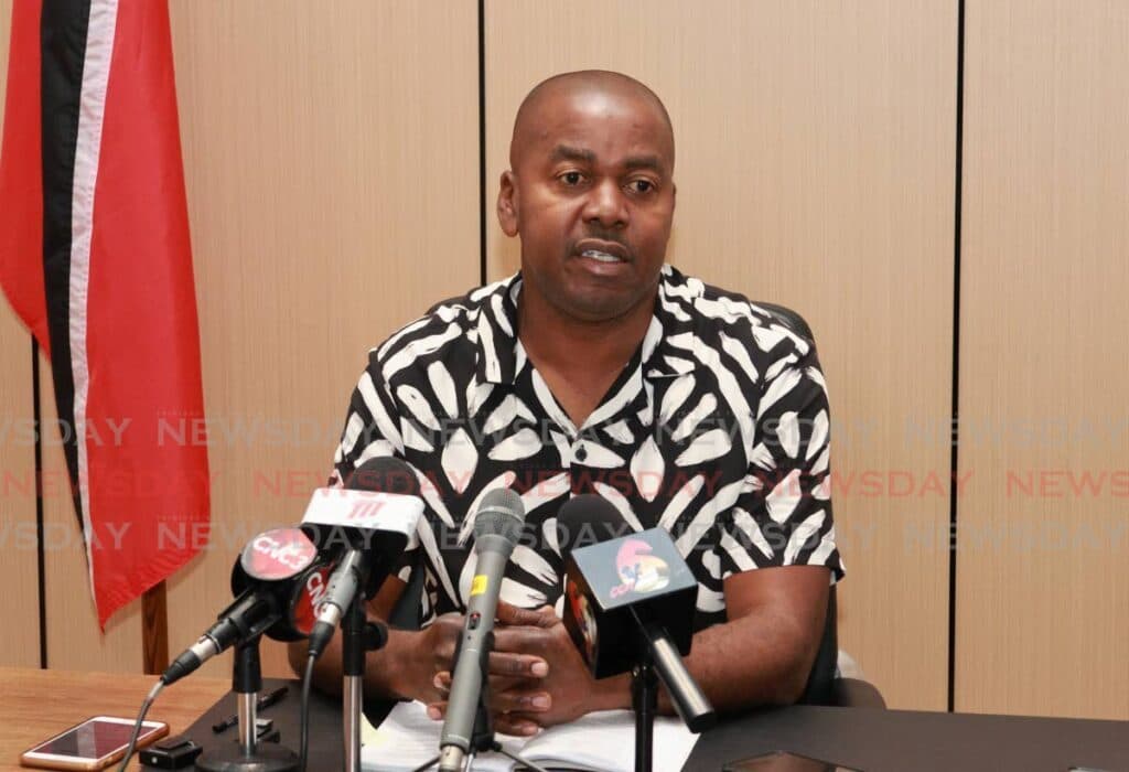 Nakhid: Foster must apologise to nation's youth