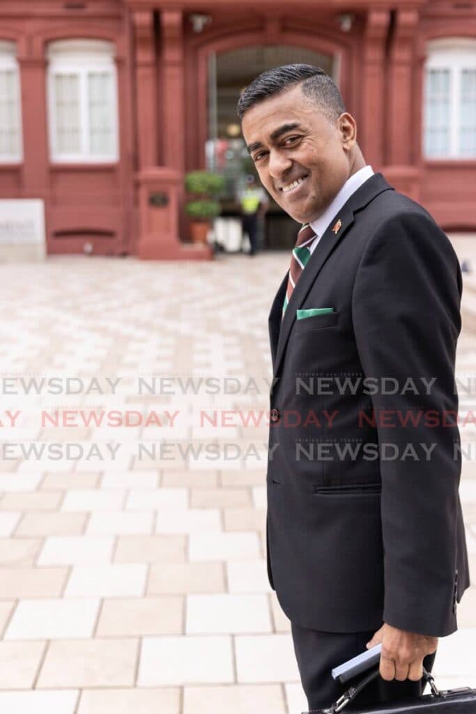 Finance Minister to meet banks over US$ credit card limit