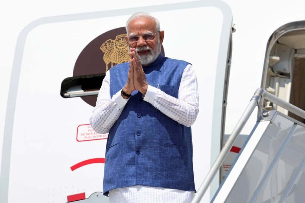 Security net for Modi – Public service, schools close early for Indian PM's visit