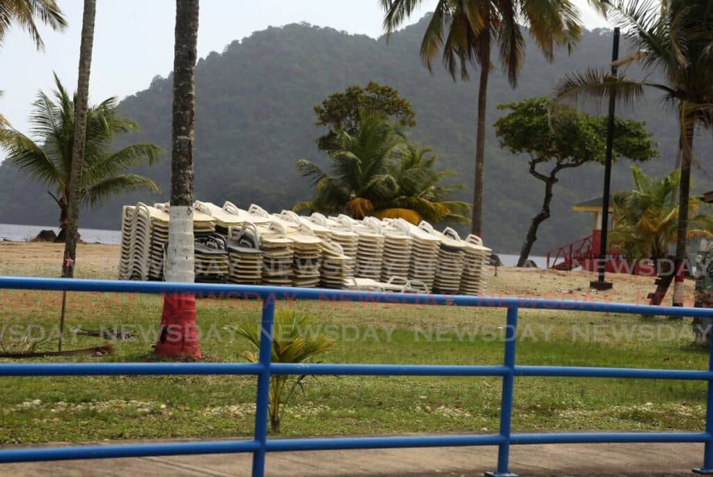 Ministers visit Maracas to address vendors' woes