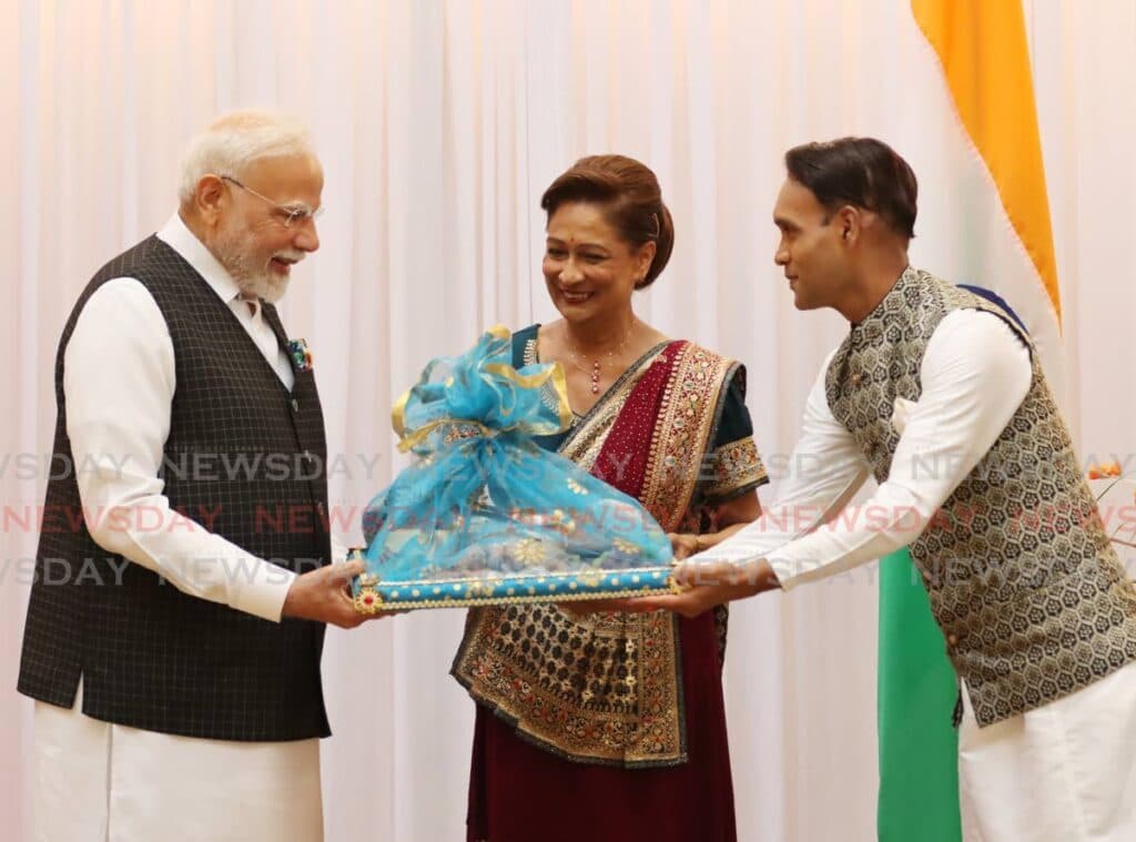 Kamla hails India's independence day