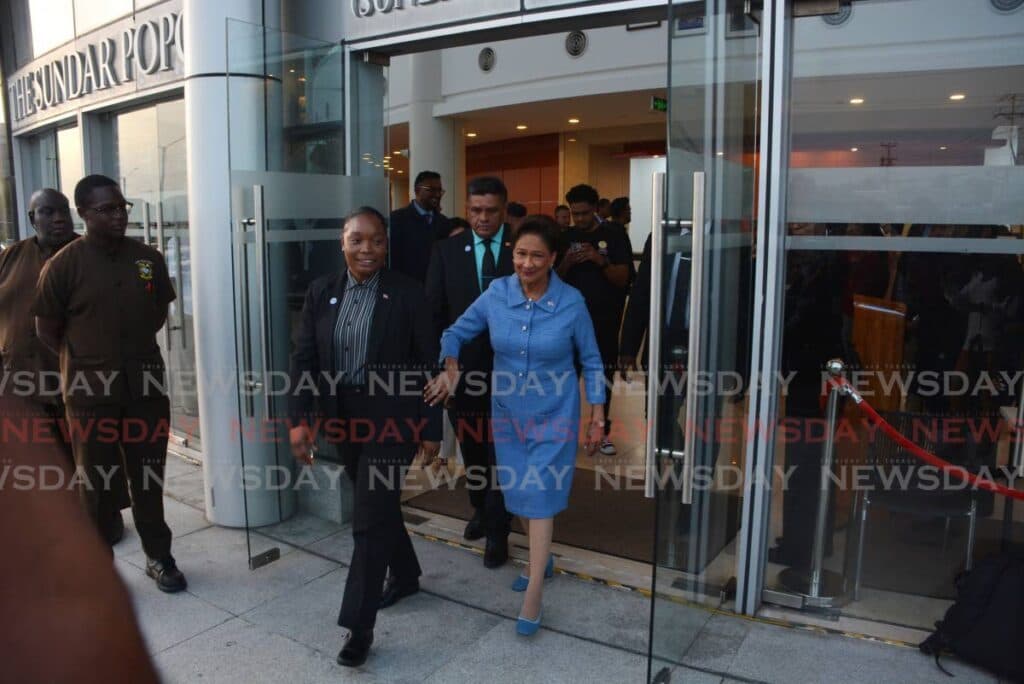 PM warns government members: 'Do not get caught up in glory of office'