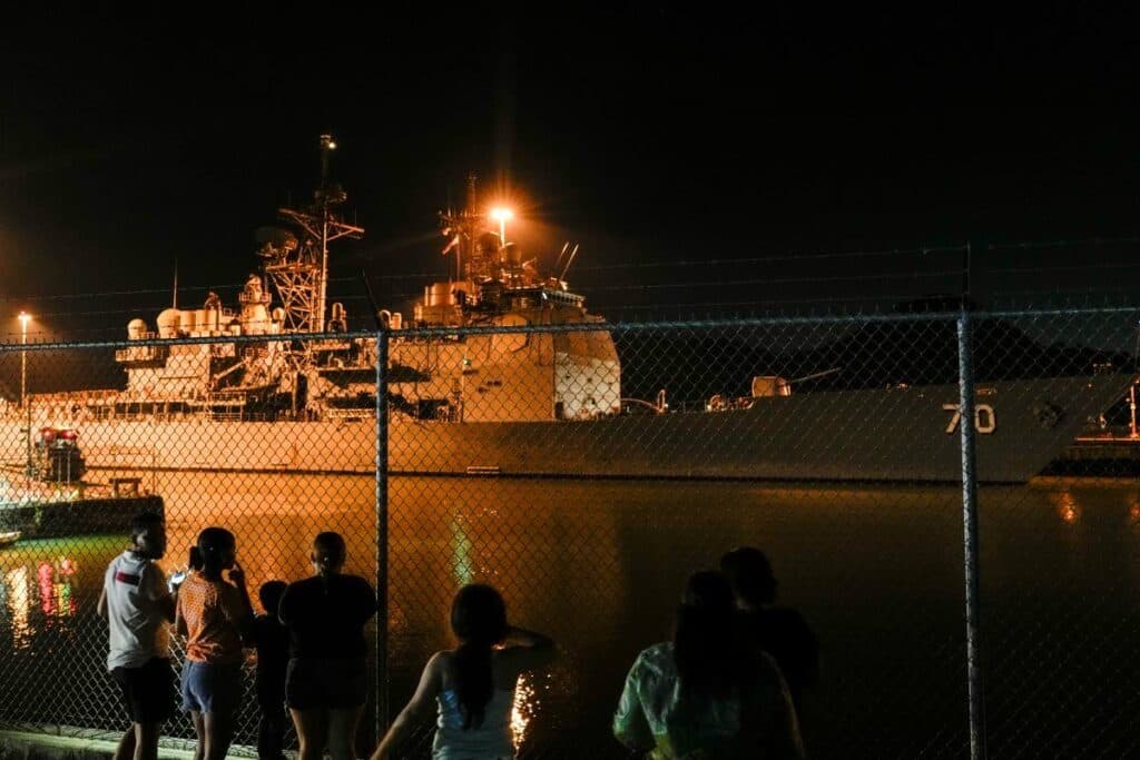 US warship crosses Panama Canal amid Caribbean buildup