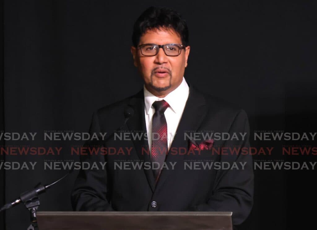 Math teacher takes ministry to court for promotion