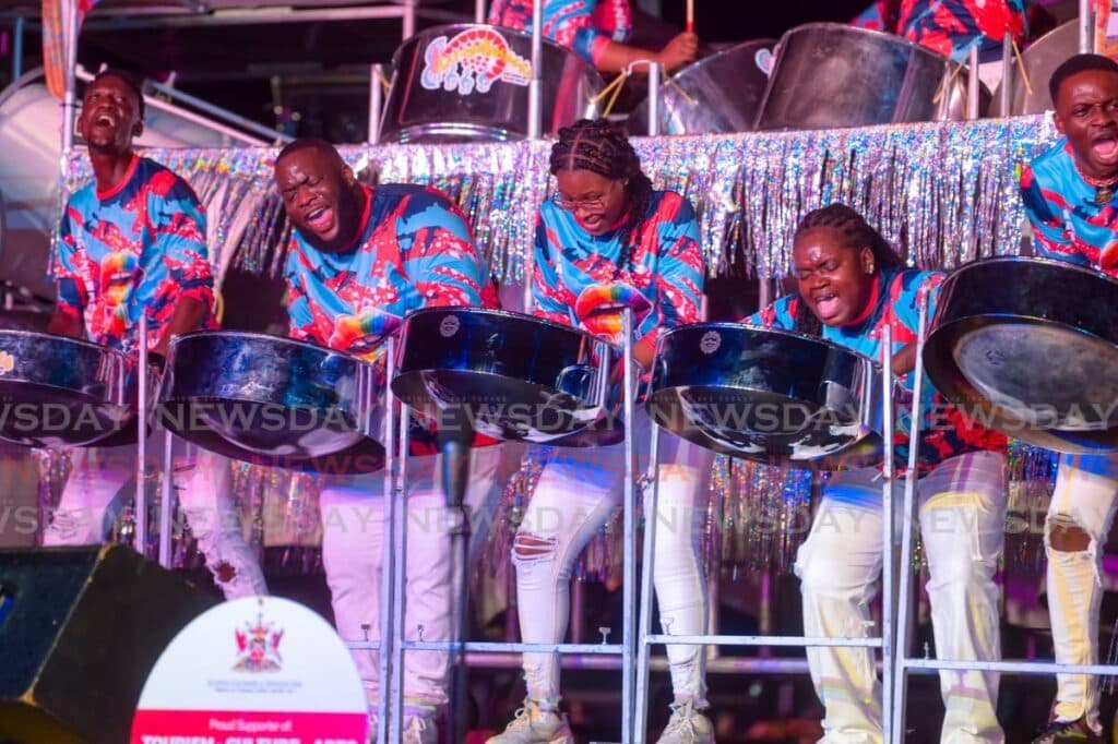 Katzenjammers eye Panorama large band