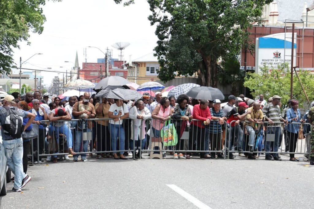 Govt report: 11,300 wait for surgeries