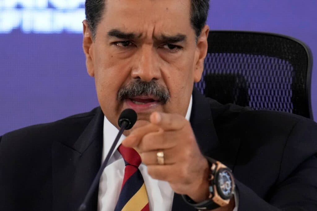 Maduro says Kamla has lost her mind, calls for respectful relations