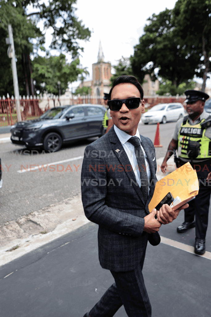 Politicians arrive for Parliament