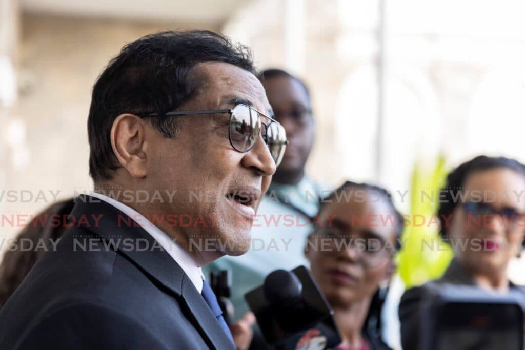 Senator tells government: Explain US$600m decline in reserves