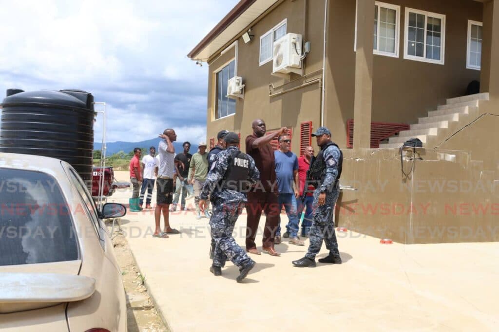 Cops raid illegal quarry in Manuel Congo – 40 arrested