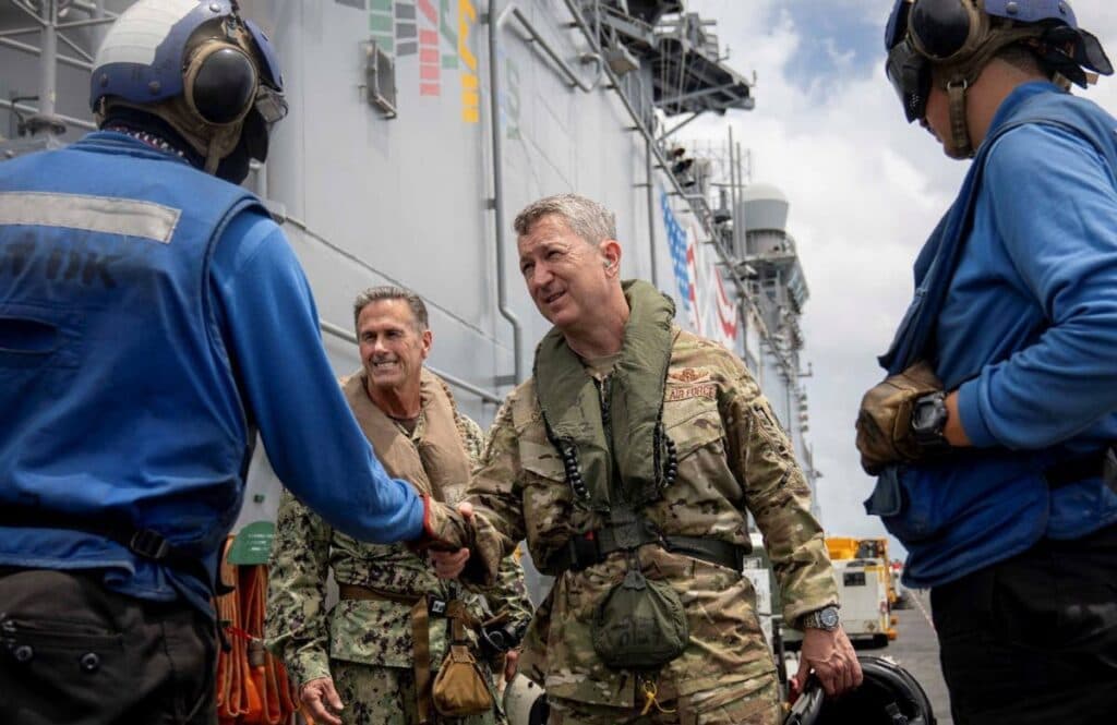 US top-ranked military officer to meet PM