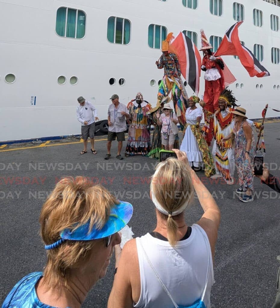 Cruise-ship visitors enjoy Trinidad: No war here