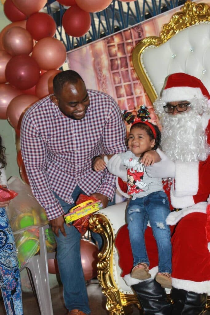Minister Sobers treats Tabaquite constituents for Christmas