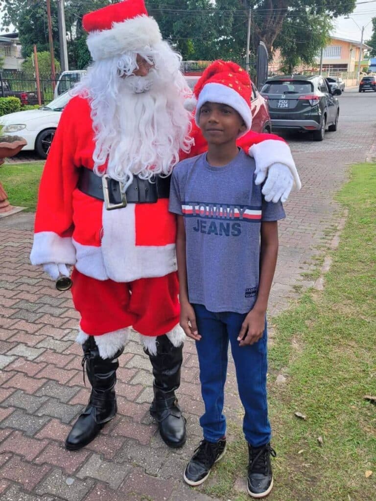 Couva police spread Christmas cheer