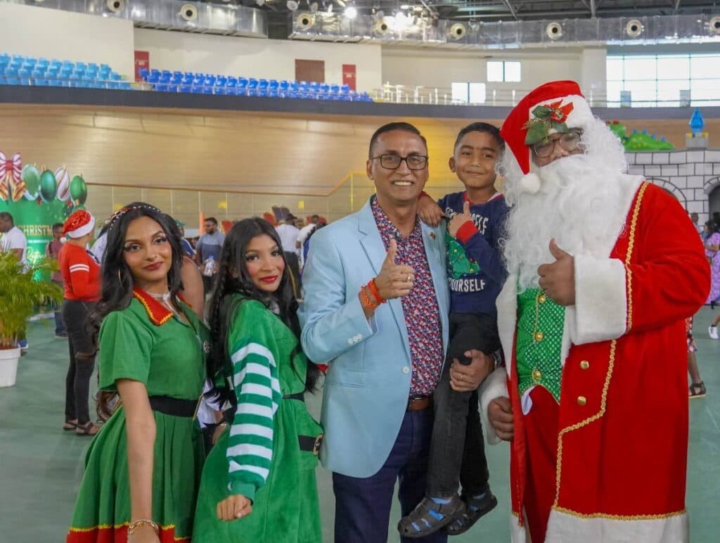 Agriculture minister hosts children's Xmas party