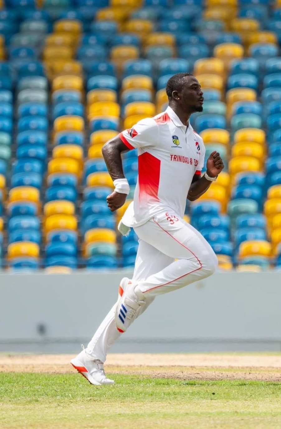 Seales six-for rocks Leewards; Red Force in control 