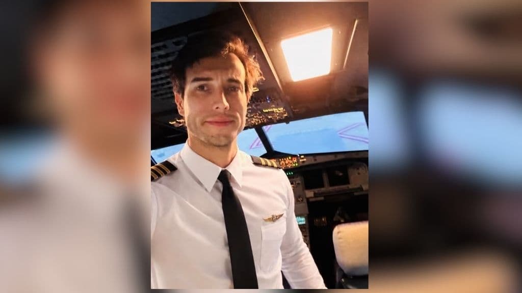 Instructor pilot jumps to death, leaving student to land plane
