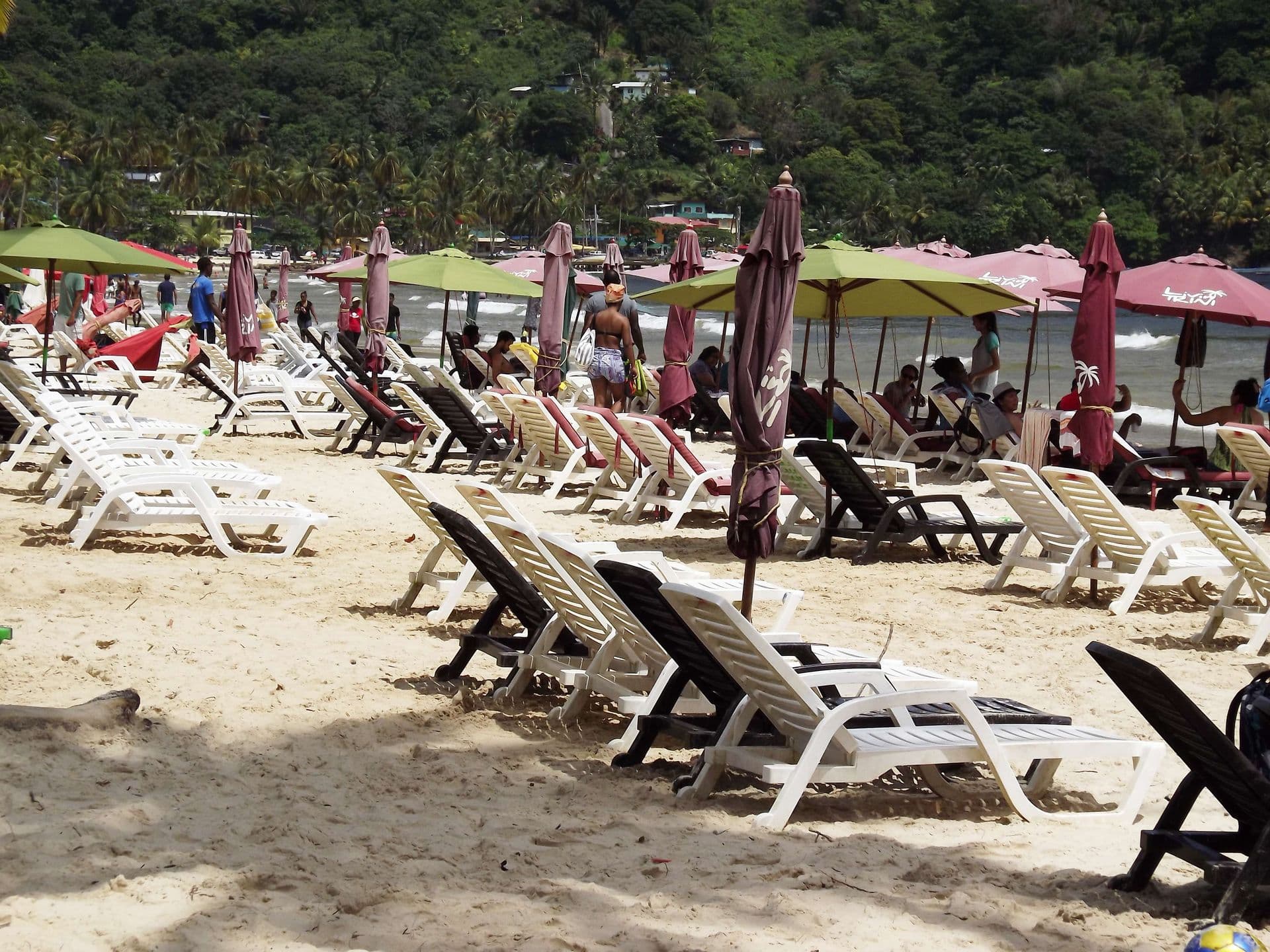 Government Launches Vendor Regularisation Exercise At Maracas Beach