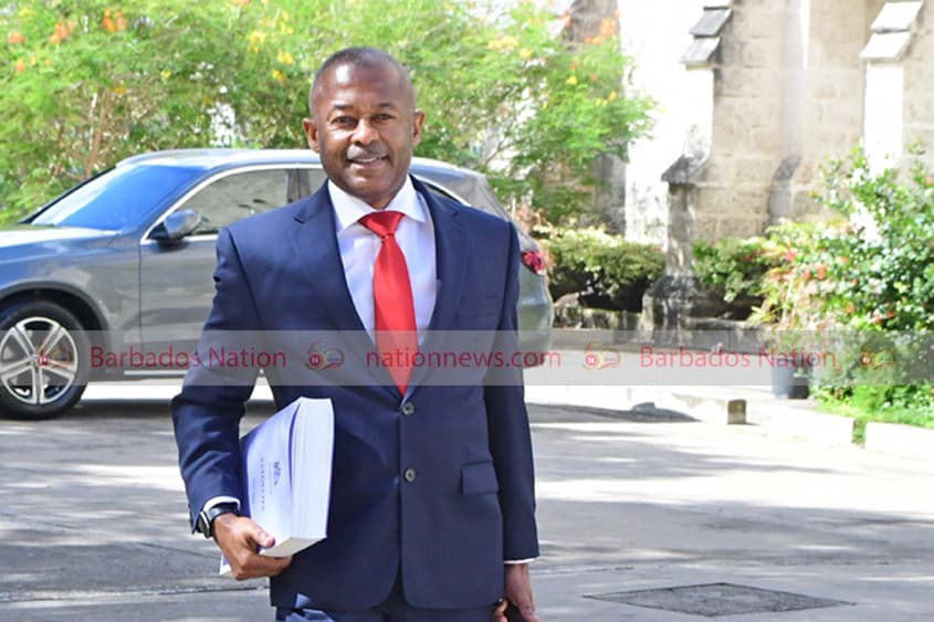 Minister praises tourism workers