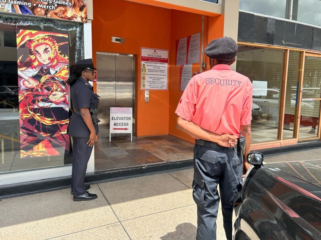 Manhunt for suspected bandit at Carlton Centre