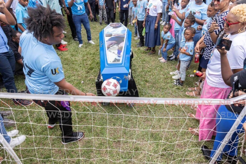 Funeral in football park – Murdered teen 'scores' final goal