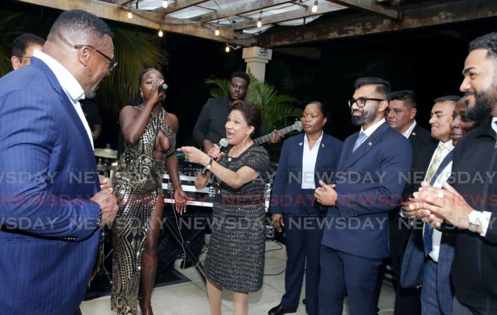 Morris slams PM's 'mamagism', Duke excited