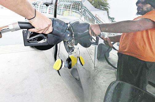 Gas prices down $0.25, diesel down $0.25