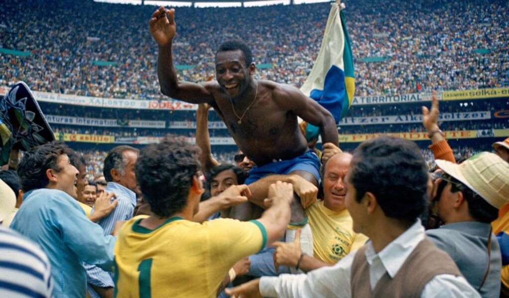 Pele’s World Cup jersey fetches $4.9 million at US auction