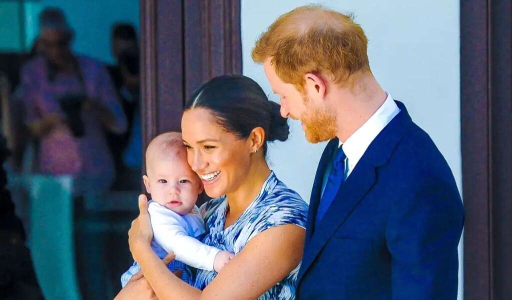 Prince Harry and family meet King Charlesâreports