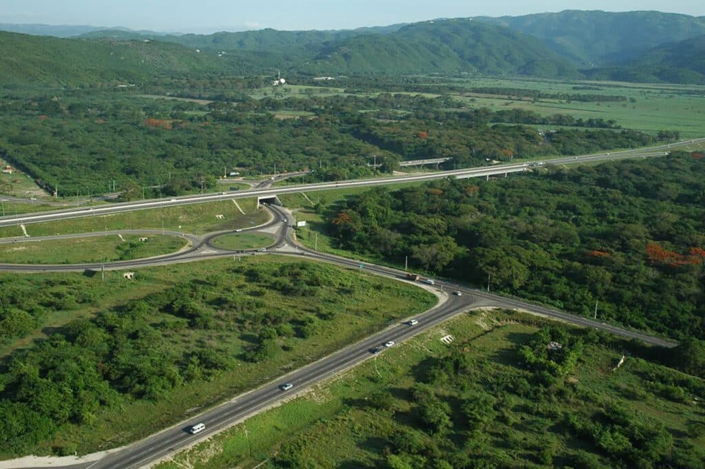 Section of PJ Patterson highway impassable after crash β police