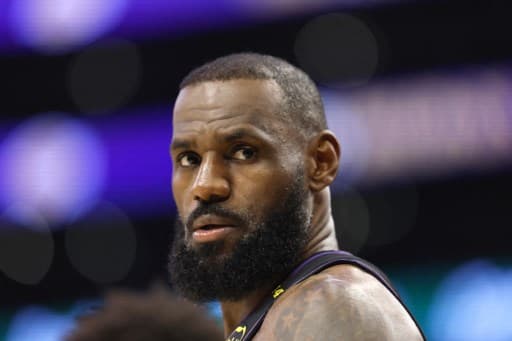 LeBron James says he will play for Philadelphia 76ers