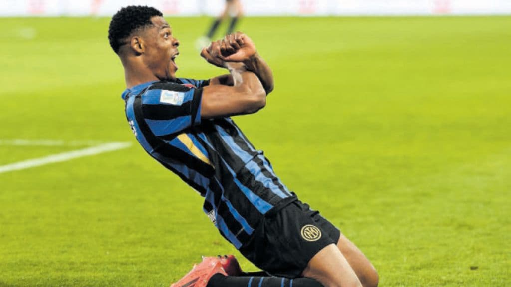 Real Madrid sign Dumfries from Inter Milan