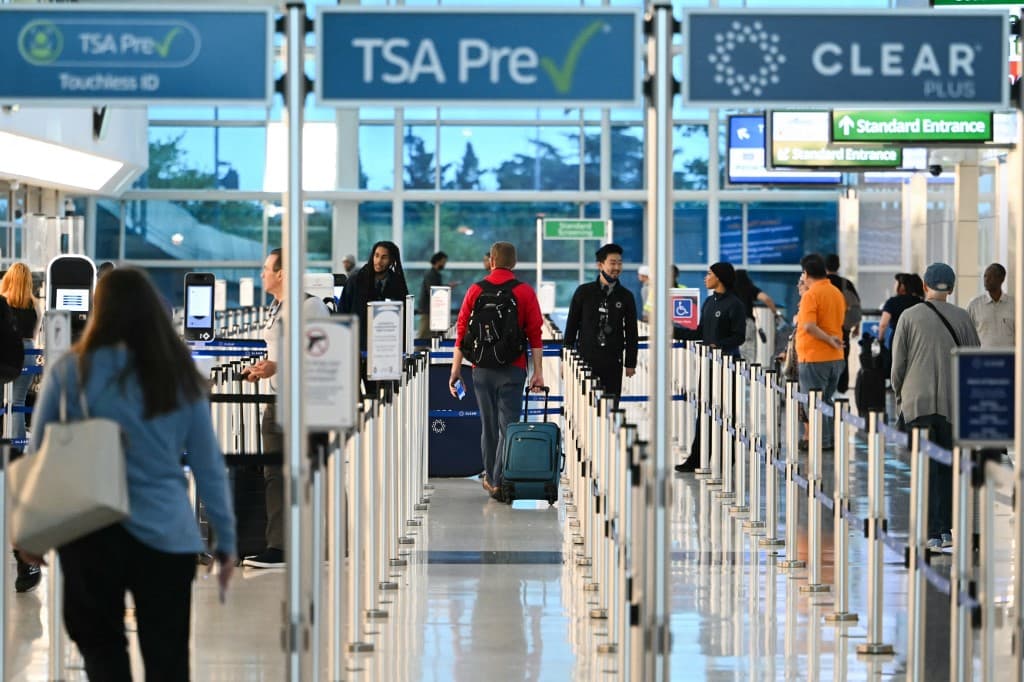 US to screen for Ebola at airports, suspend visa services from outbreak areas