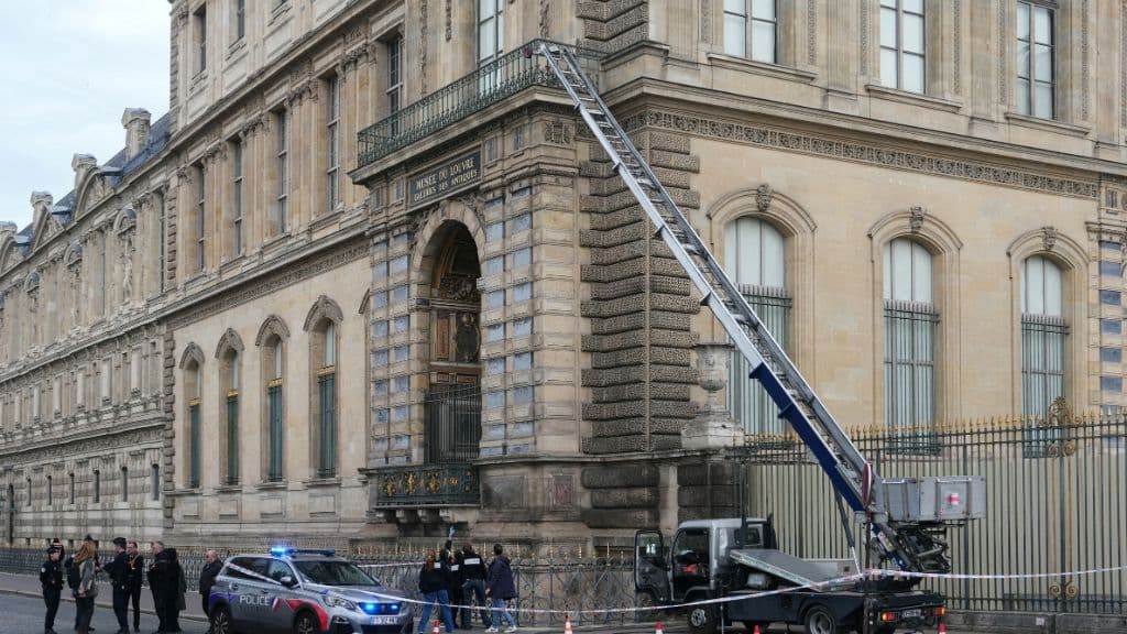 Louvre heist to be turned into a film