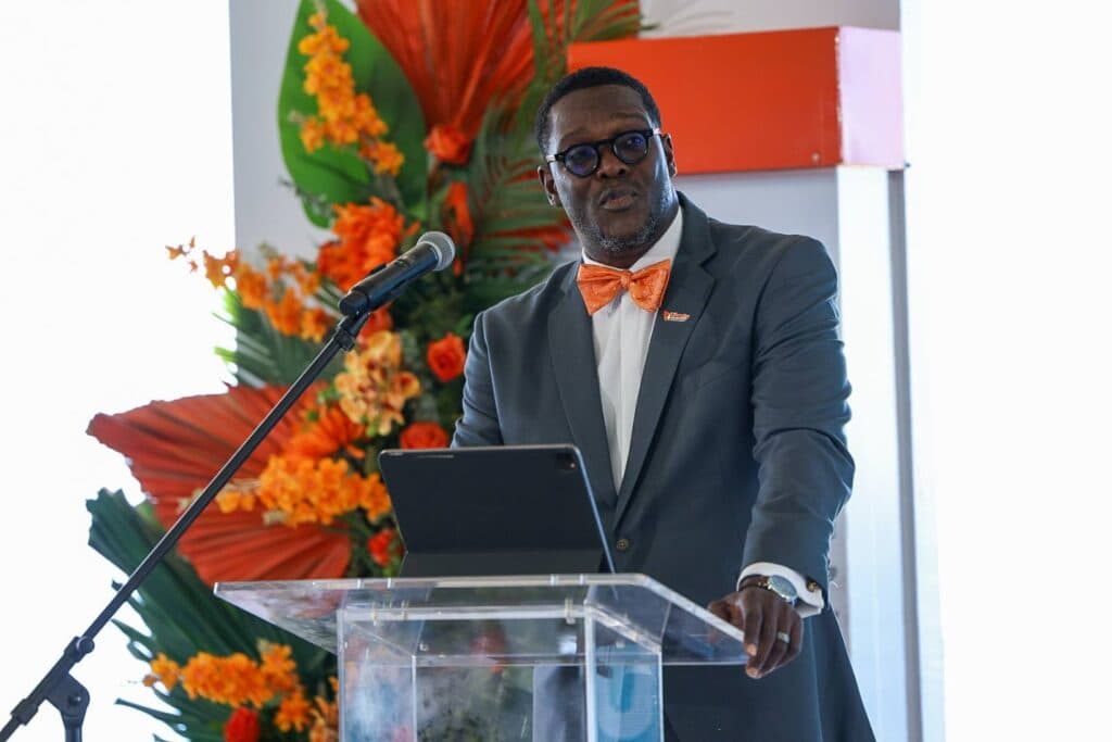 Price hints at Flow 5G roll-out