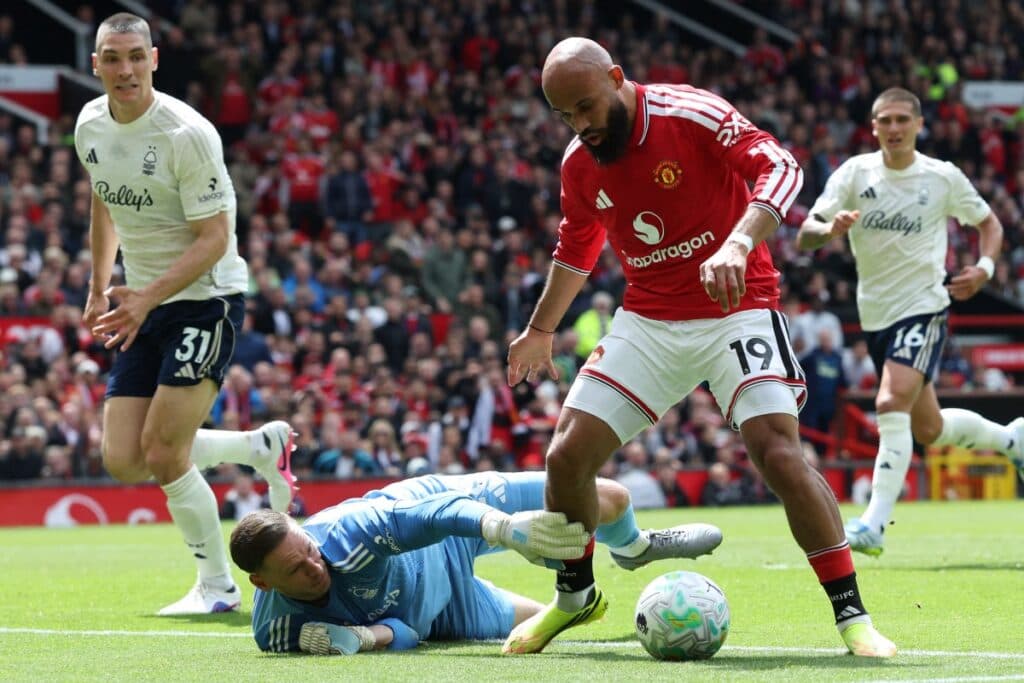 Fernandes equals assist record as Man United edge Forest thriller