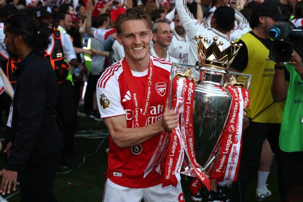 Arsenal lift Premier League trophy after beating Palace